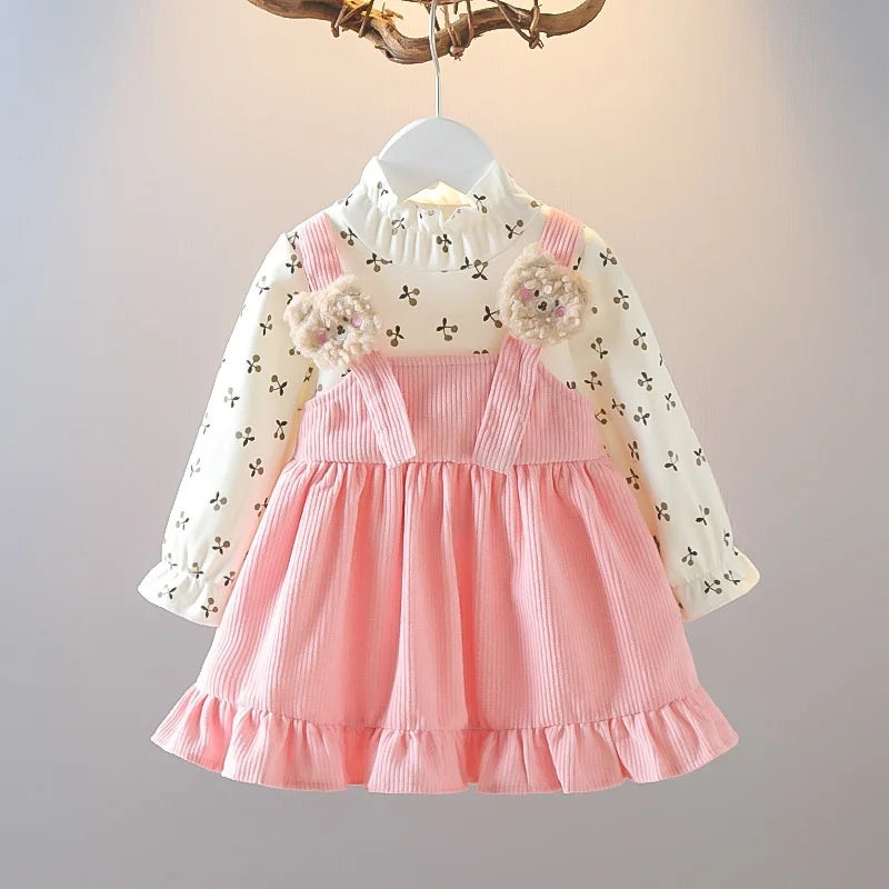 Vestido de manga larga para niña, con estampado floral y tirantes de pana, ideal como atuendo fotográfico para niña de 1 a 6 años.