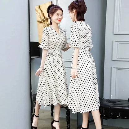 Vestido de lunares para mujer, falda de hada con escote en V adelgazante, falda larga de hada súper dulce, nuevo estilo de verano, cintura fruncida, manga corta