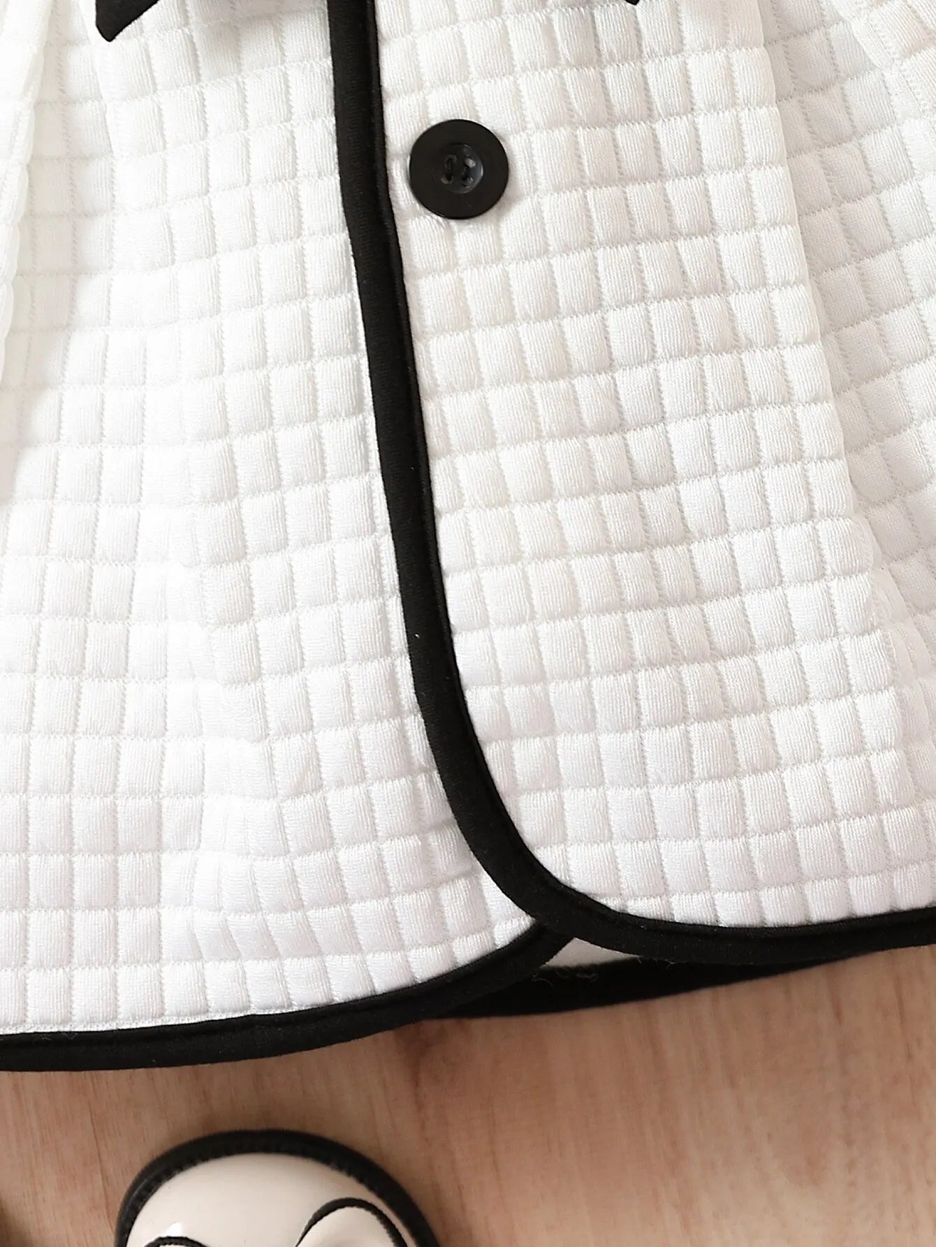 Conjunto de vestido térmico con cinturón para niñas pequeñas, moda de otoño e invierno, abrigo de princesa, cárdigan clásico en contraste de color blanco y negro.