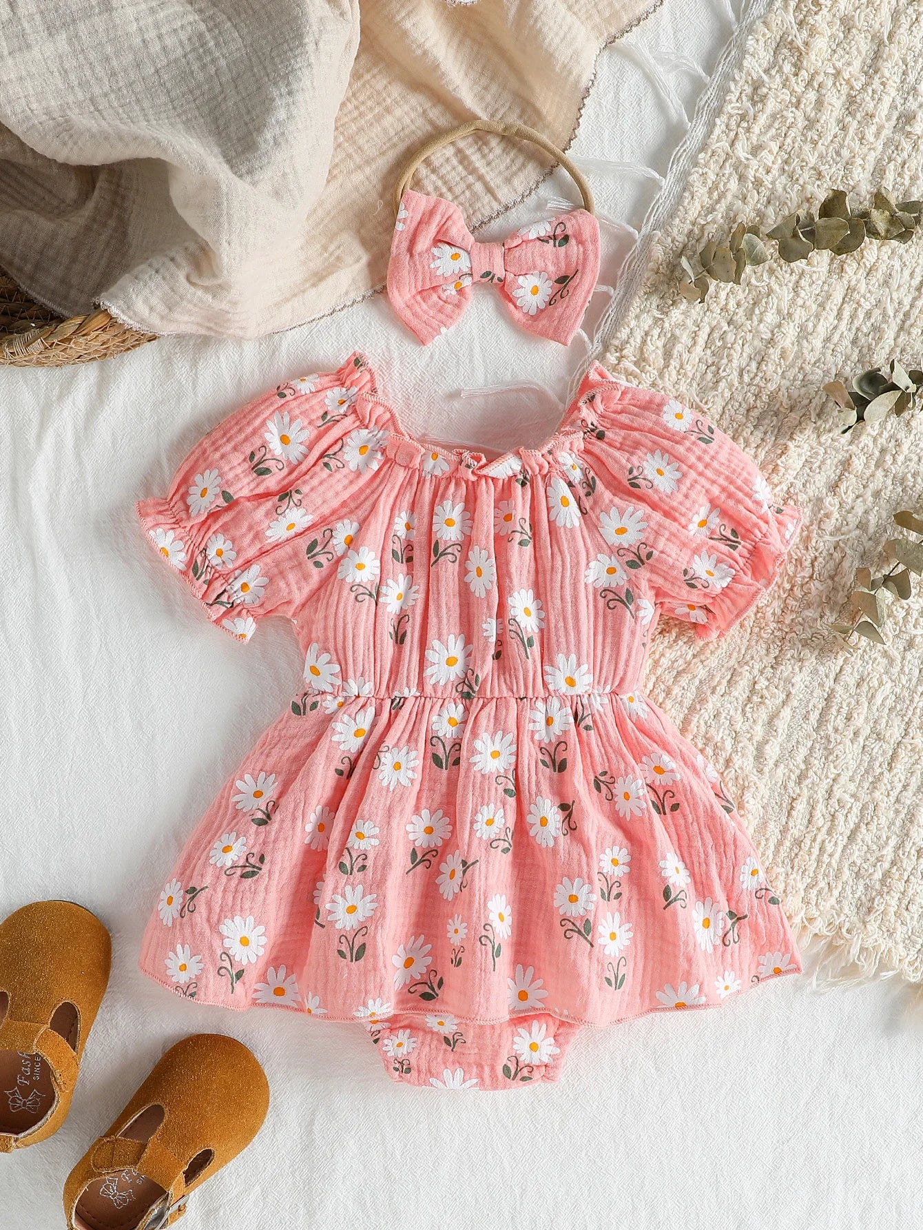 Conjunto de 2 piezas de peleles de algodón suave para recién nacidas, color rosa, con estampado de margaritas, de manga corta y diadema.
