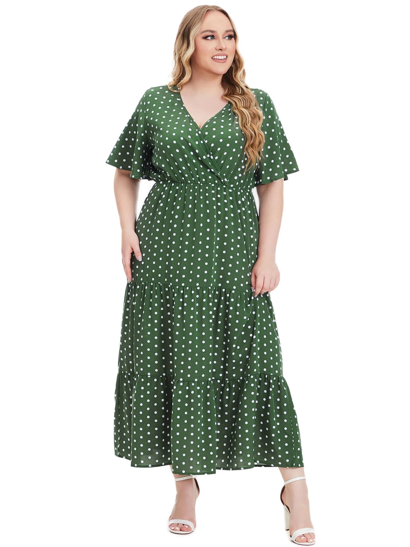 Vestidos casuales bohemios de manga corta con cuello en V y estampado de lunares a la moda para mujeres de talla grande.