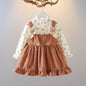 Vestido de manga larga para niña, con estampado floral y tirantes de pana, ideal como atuendo fotográfico para niña de 1 a 6 años.