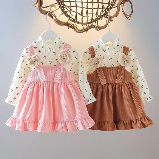Vestido de manga larga para niña, con estampado floral y tirantes de pana, ideal como atuendo fotográfico para niña de 1 a 6 años.