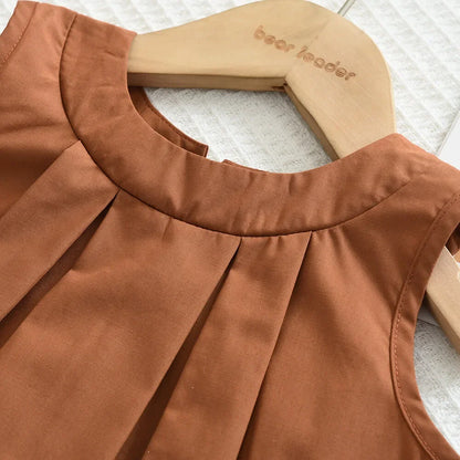 Conjunto de dos piezas de verano con chaleco caqui y pantalones anchos a rayas Bear Leader, ropa sencilla sin mangas para niños de 3 a 7 años.