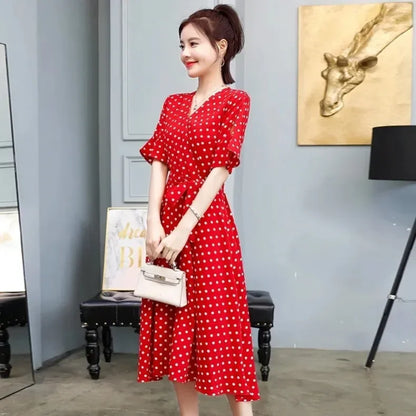 Vestido de lunares para mujer, falda de hada con escote en V adelgazante, falda larga de hada súper dulce, nuevo estilo de verano, cintura fruncida, manga corta