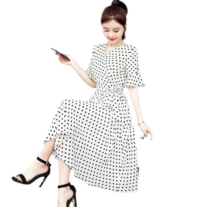 Vestido de lunares para mujer, falda de hada con escote en V adelgazante, falda larga de hada súper dulce, nuevo estilo de verano, cintura fruncida, manga corta