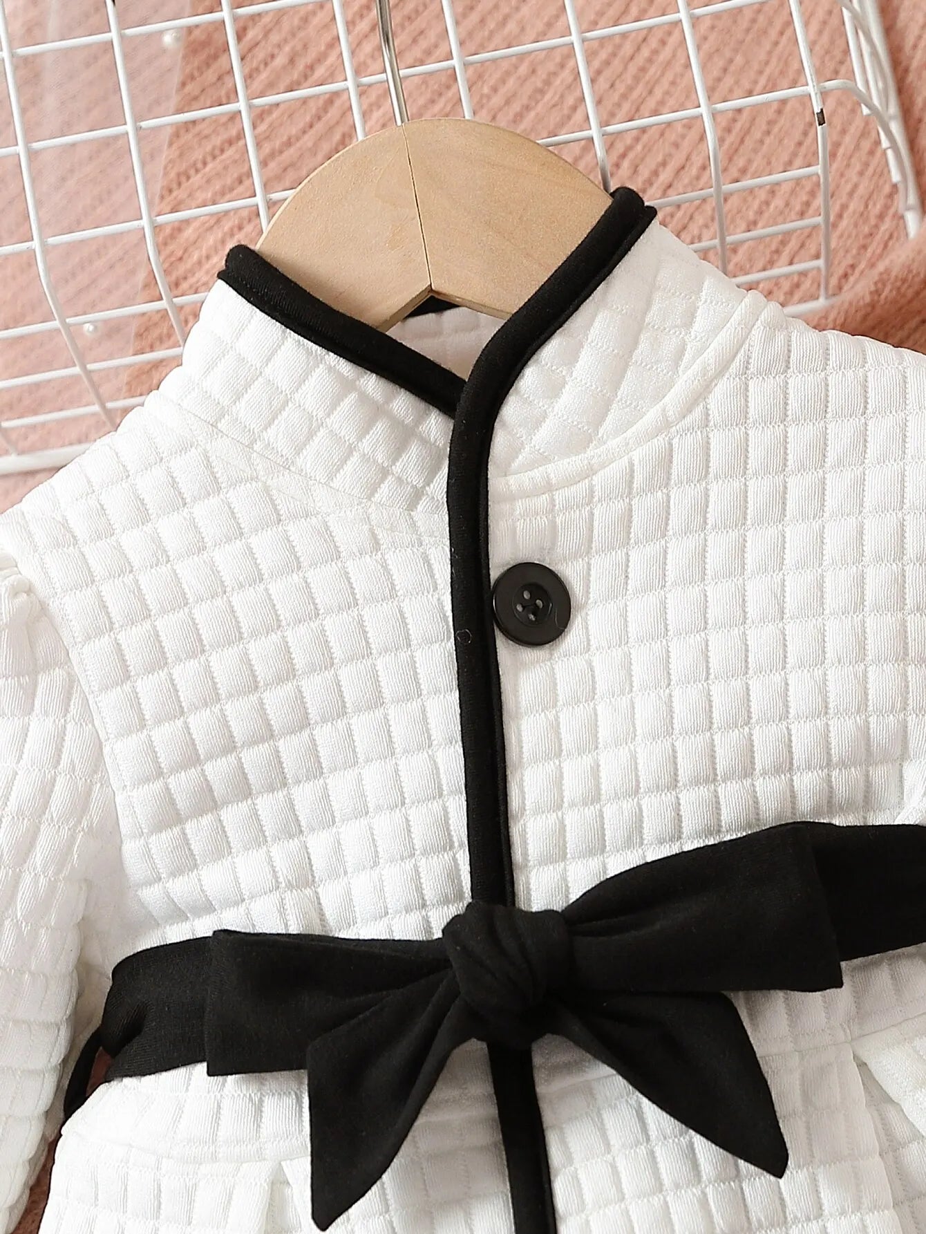 Conjunto de vestido térmico con cinturón para niñas pequeñas, moda de otoño e invierno, abrigo de princesa, cárdigan clásico en contraste de color blanco y negro.