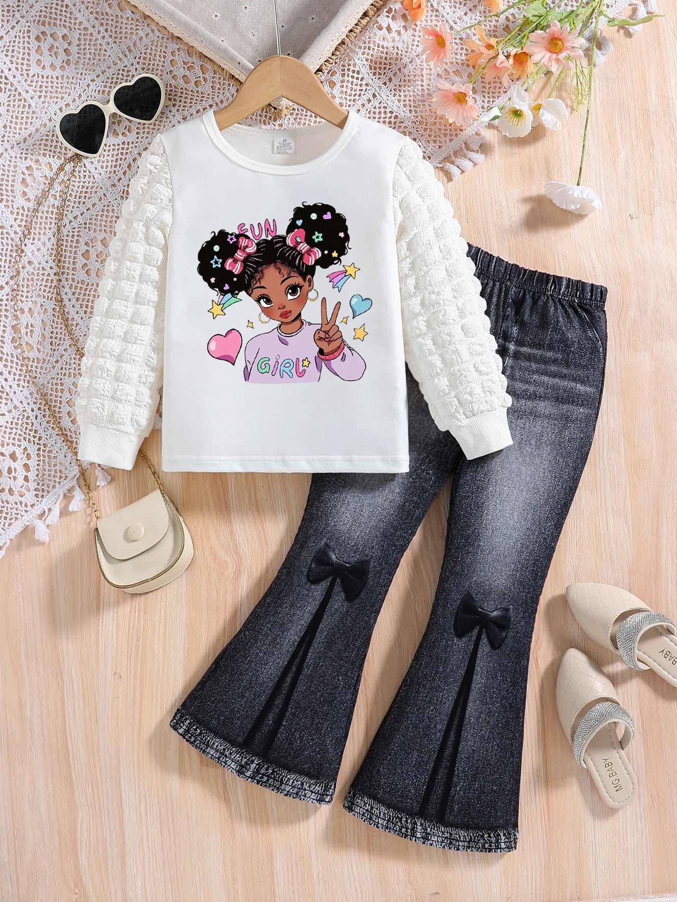 Conjunto de moda para niña de primavera y otoño con cuello redondo blanco, estampado de dibujos animados, manga larga y pantalones adelgazantes de color liso, dos piezas